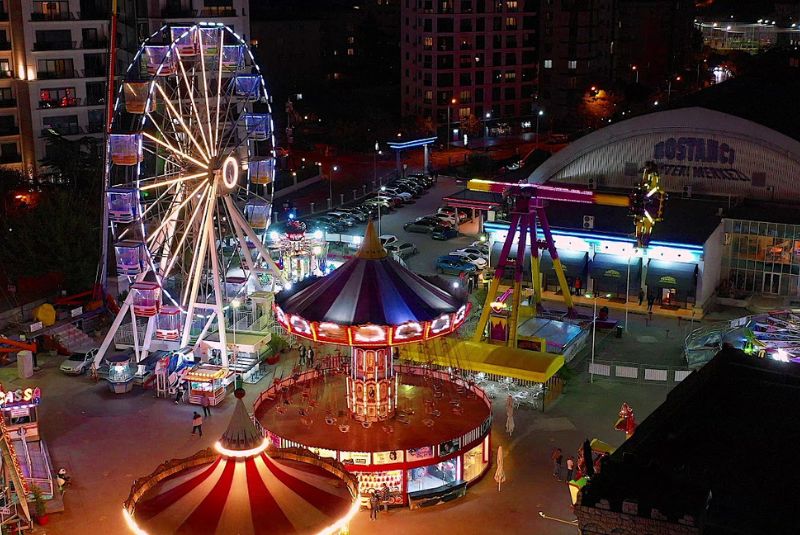 4. Bostanci Luna Park